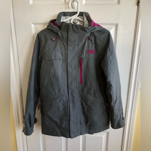 The North Face Women’s Jacket - Picture 1 of 15